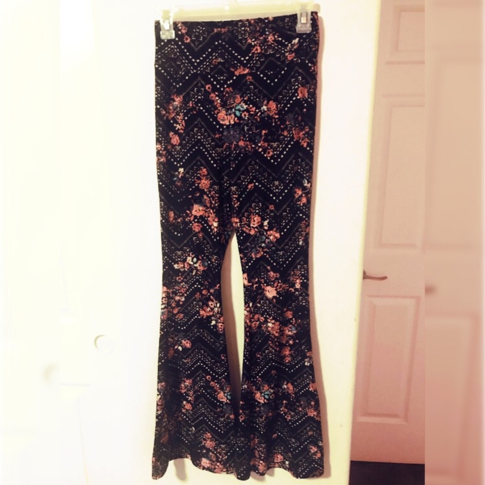 floral print  1970’s style flared stretch pants